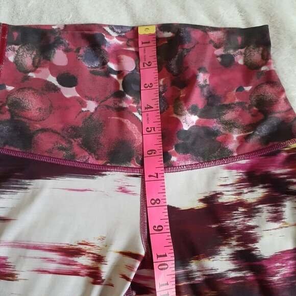 Lululemon Women's Size 6 Wunder Under Wild Berry Rumble Cropped Leggings - Picture 11 of 12